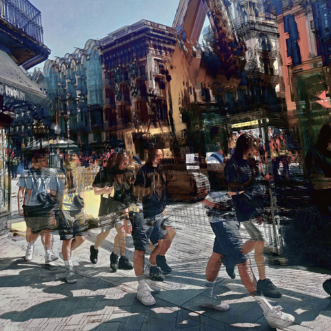 Barcelona digital edited street photography, made with the GNU Image Manipulation Program + G'MIC-Qt filters.