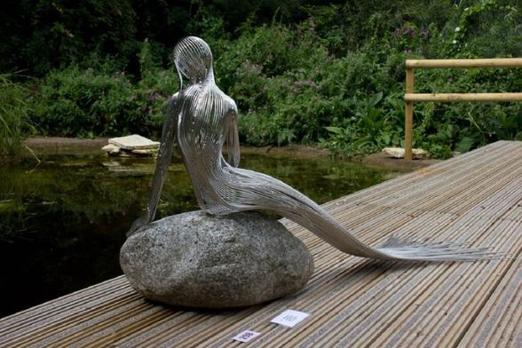 les-sculptures-nature-et-fantasy-de-fil-de-fer-de-Martin-Debenham-1