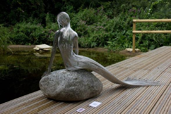 les-sculptures-nature-et-fantasy-de-fil-de-fer-de-Martin-Debenham-1