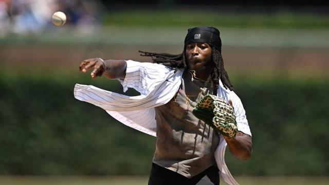 Mic'd Up:Alvin KamaraはChicago Cubsゲームで最初のピッチを投げます