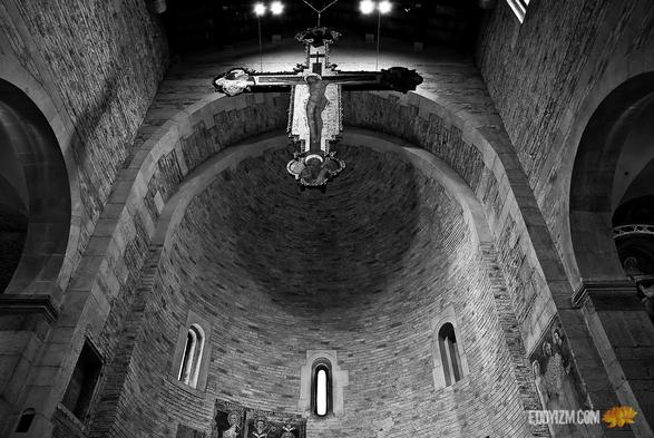 #Verona #Italia
.
.
.
#sony #alpha
#architecture #photography #Italy #Europe #gooutside #lightroom #blackandwhite #monochrome #bwphotography #quote #philosophy #exploration #goexplore #wanderer #bw #church #old #chiesa