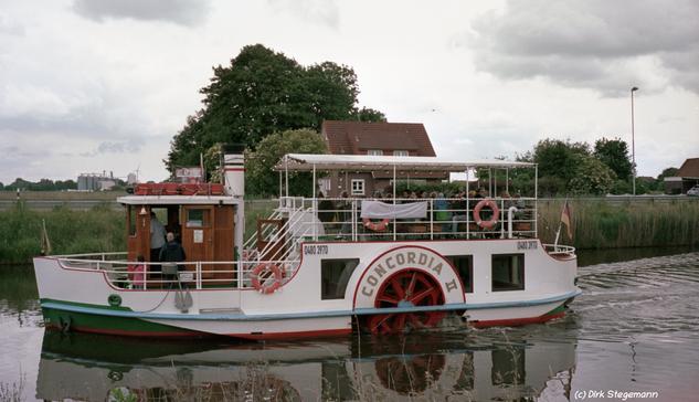 Der Raddampfer Concordia II beim Pendelverkehr vom Museumshafen Carolinensiel nach Harlesiel.