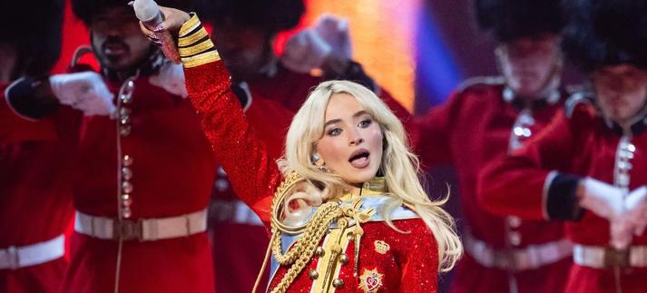 Sabrina Carpenter saca al escenario por sorpresa a Duran Duran en su concierto en Londres. / Samir Hussein