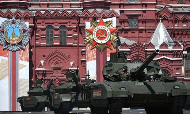 El T-14 durante el Desfile del Día de la Victoria de Rusia, en Moscú (Host Photo Agency via Getty Imag)
