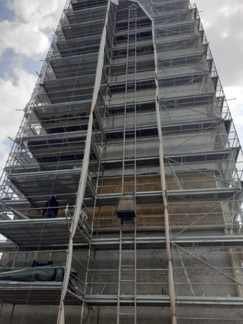 9 storey building getting retrofitted with straw insulation.
Photo: oikos ecoconstruction