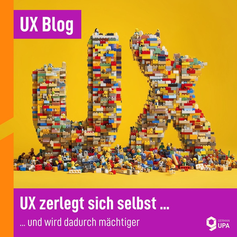 Zwei große Buchstaben „U“ und „X“ aus zusammengebauten Spielbausteinen stehen nebeneinander. Viele der kleinen Figuren und Bausteine am Boden wirken so, als ob sie die Buchstaben gerade auseinandernehmen. Oben links steht „UX Blog“ in weißer Schrift auf lila Hintergrund. Unten ein violetter Balken mit dem Text: „UX zerlegt sich selbst … und wird dadurch mächtiger“.