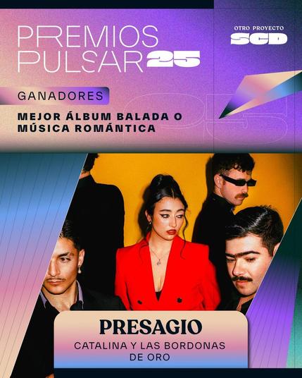 Un anuncio de los Premios Pulsar 25 anuncia a Catalina y las Bordonas de Oro como ganadores del premio al Mejor Álbum Balada o Música Romántica por su álbum *Presagio*. La imagen muestra a los miembros de la banda, incluyendo a una mujer con chaqueta roja, contra un fondo amarillo.  En la parte superior, se ve el logo de los Premios Pulsar y una mención a otro proyecto, SCD.
