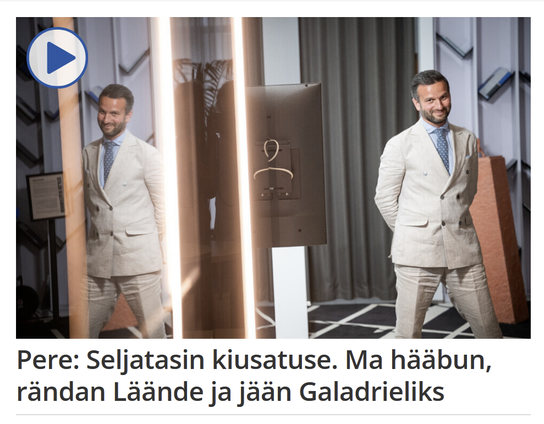 Valgustatud peegli valguses helgib Peeter Pärtel Pere otsaesine ja beezikasvalge suvine pinsak. Ta pea on viltu ja naerunägu habetumuse keskel.

Pealkiri: "Pere: Seljatasin kiusatuse. Ma hääbun, rändan Läände ja jään Galadrieliks"