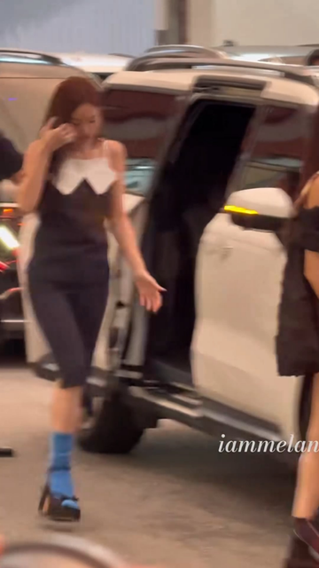 250708 - Nayeon's arrival to the pre-listening event