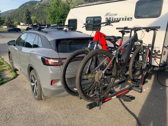 Photo of the same ID.4 carrying two e-bikes on a hitch-mounted bike rack.