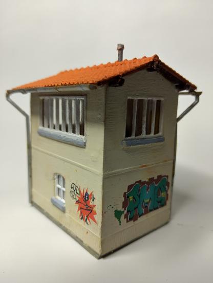 Mijn kitbashed versie van Faller 131365 Seinhuis ¦  My kitbashed version of Faller 131365 Signal box