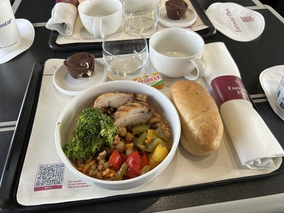 A tray containing what the menu describes as:

Herb and paprika chicken bowl
with spelt and chickpea salad,
grilled peppers and stem broccoli

Also a popcorn triffin.