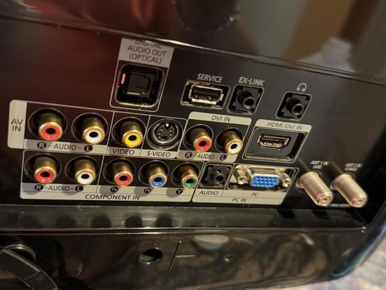 Rear inputs on a Samsung LCD