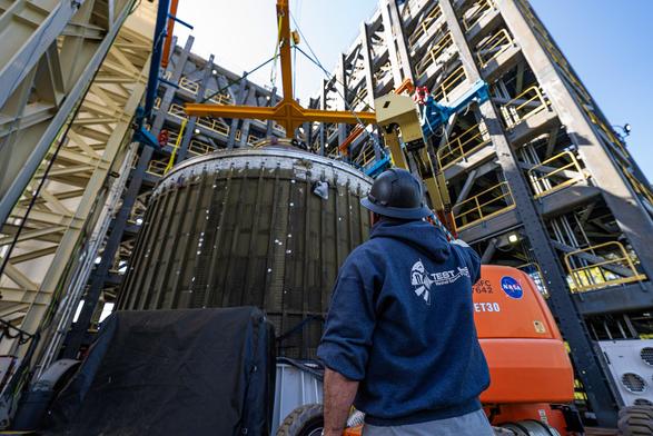 Teams_Move_SLS_Payload_Adapter_After_Successful_Structural_Testing_4_(MSFC_04172025_PLA_EDU_Move_from_4697_Test_Stand_to_4705_15).jpg