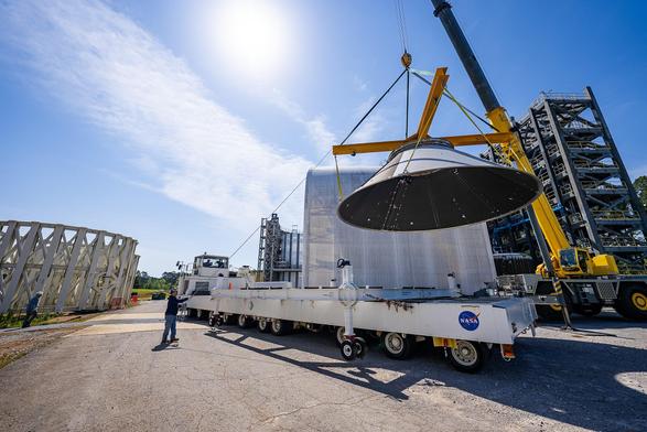 Teams_Move_SLS_Payload_Adapter_After_Successful_Structural_Testing_6_(MSFC_04172025_PLA_EDU_Move_from_4697_Test_Stand_to_4705_19).jpg
