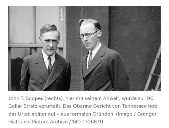 John T. Scopes (rechts), hier mit seinem Anwalt, wurde zu 100 Dollar Strafe verurteilt. Das Oberste Gericht von Tennessee hob das Urteil später auf – aus formalen Gründen. (Imago / Granger Historical Picture Archive / 140_1706871)