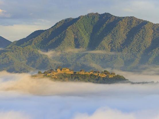 好き＆行ってみたい「兵庫県のパワースポット」ランキング！ 2位「竹田城跡」、1位は？ - All About ニュース