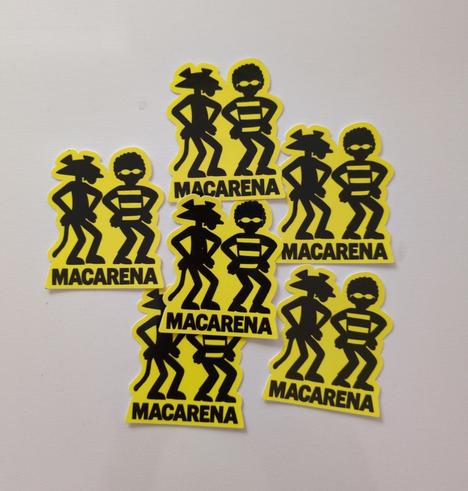 Stickers con la Pantera Rosa e un umano che ballano la Macarena.
