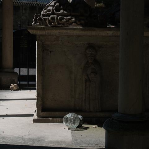 Photo of a grave in the Père Lachaise cemetery in Paris