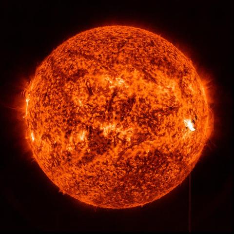 M8_9_flare_from_Active_Region_14098_-_May_25,_2025_(SVS5550_-_304A_PSF_000305).jpg