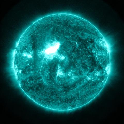 M8_1_flare_from_Active_Region_14100_-_May_30,_2025_(SVS5551_-_131A_noPSF_000308).jpg