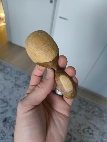 Itseveistetty, pihlajapuinen kahvimittalusikka esittelyssä