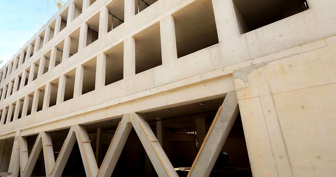 Rohbau Fassade des künftigen Gebäudes LE an der UDE