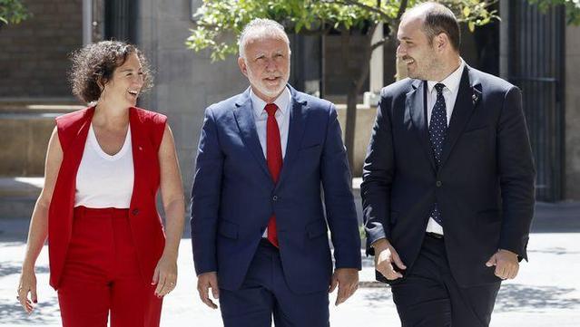 La consellera Romero i el conseller Dalmau amb el ministre Torres (Efe)