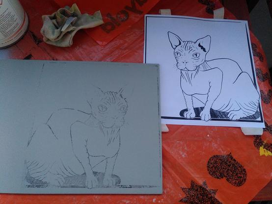 Printed and mirrored picture of a sphynx cat vs. the design transfered onto a lino plate.
The cat is sitting in the corner of a rectangular picture and looking grumpy.
The transferred design is less detailed than the template but most lines are visible.