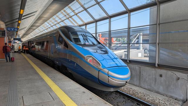 Front view of a Pendolino unit in blue PKP livery.
