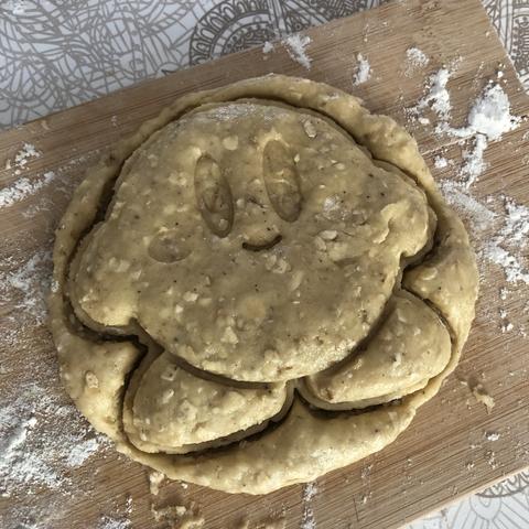 Pâte à cookies en forme de Kirby avec emporte pièce