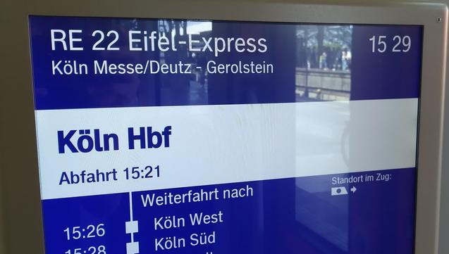 Picture showing that the RE22 is announced to depart 15:21 even though it's already 15:29.