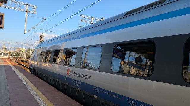 A PKP ED250 in sunset.