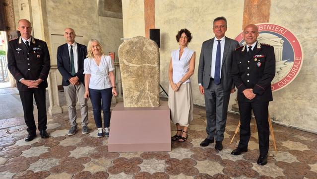 Statua stele Trento