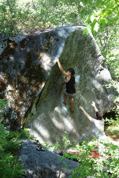 #meclimbing with a great spot in the #levenworth #boulder field.
.
#throwback to #2014 climbing trip to #levenworth
.
.
.
.
#granite #climbinglife #fitness #rockclimbing #sportislife #bouldering #worlderlust #forest #happy #escalade #outdoor #escalar #crag