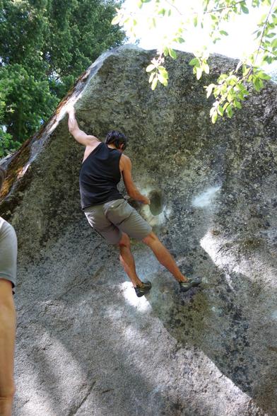 #meclimbing with a great spot in the #levenworth #boulder field.
.
#throwback to #2014 climbing trip to #levenworth
.
.
.
.
#granite #climbinglife #fitness #rockclimbing #sportislife #bouldering #worlderlust #forest #happy #escalade #outdoor #escalar #crag