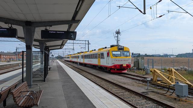 A yellow and white, old SJ EMU.
