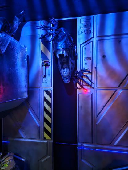A picture of the Alien Queen trying to break through some spaceship doors