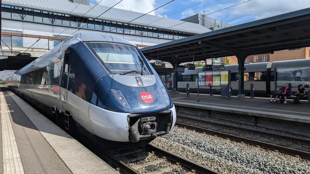 A DSB IR MG entering Odense.