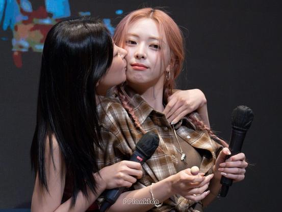Lia and Yuna