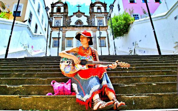 TV Cultura estreia série 'Encuentros en Brasil', com Paulinho Moska e artistas latinos que desvendam o país: Jorge Drexler, Kevin Johansen e Francisca Valenzuela estão entre nomes que participam da produção de 12 episódios