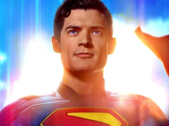 Warner Bros. divulga novo pôster de 'Superman': com direção de James Gunn, filme chega aos cinemas brasileiros em 10 de julho