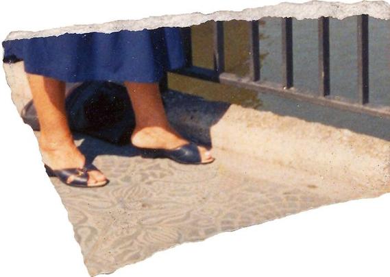 You can see part of a photograph. In the end, only feet and the lower part of a woman's skirt can be seen. It is a page from the book “Bilder von der Straße” by Joachim Schmid (No74 - Barcelona - April 1990) (c) J.Schmid