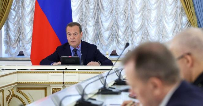 ロシア前大統領、ウクライナのＥＵ加盟を「危険」と反対 | ロイター