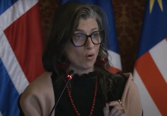 Francesca Albanese durante su discurso en la Conferencia de Emergencia del Grupo de La Haya en Bogotá, el 16 de julio. / EP