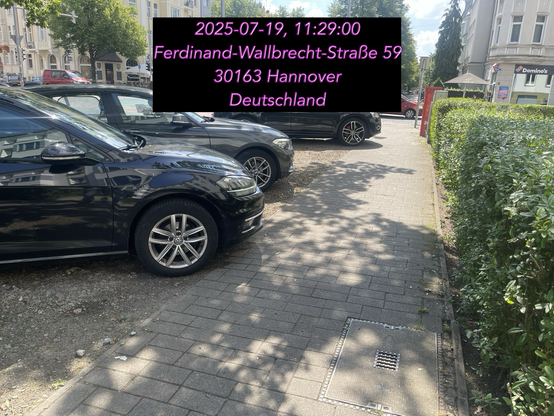 Keine 1,50m mindestens Breite Fussverkehr - Statt mehr Grüne Oasen zur Abkühlenden Wohnquartieren zu schaffen stehen  weiterhin - entgegen Dem RadverkehrsPlan 3.0 des BMDV die Öffentliche Autolagerflächen vertikal und Unmittelbar an Der Zukünftige Velo Vorrang Route <> Langenhagen.