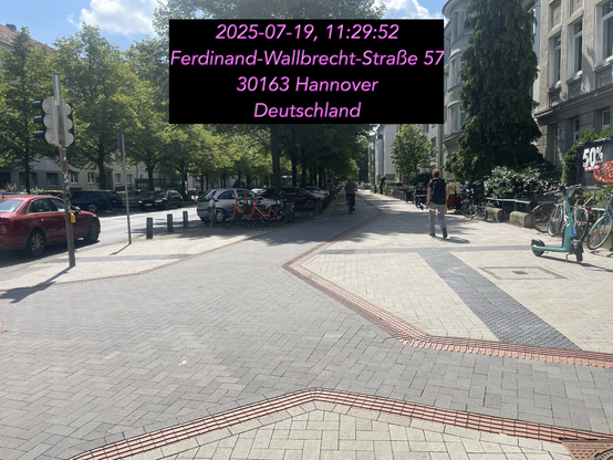 Eine Kreuzung weiter - Keine illegale Öffentlichen Autolagerflächen - Stattdessen eine Klimafreundliche Breite Separate Fuß/ Radtrasse