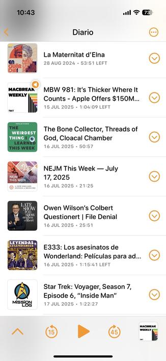 A screenshot of a podcast app displaying a list of episodes titled "Diario." It includes various podcasts with episode names, dates, and durations, featuring topics like history, technology, medicine, and entertainment.