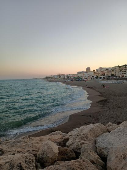 Playa desde las rocas