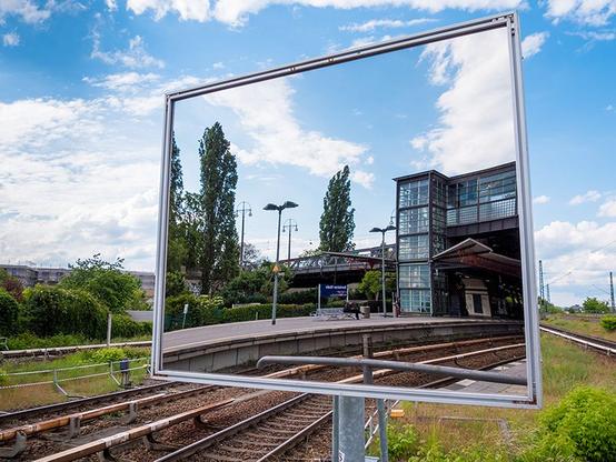 Spiegelung Bahnsteig